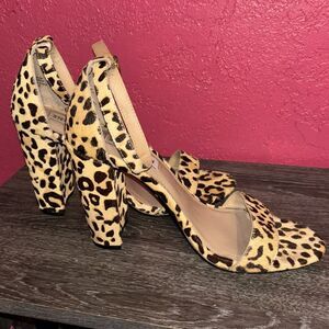 Steve Madden Carrson L block heeled leopard print sandals. Size 9.5.